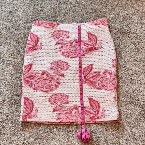 Ann Taylor Cream and Pink Floral Midi Pencil Skirt Size 12 - Picture 3 of 6